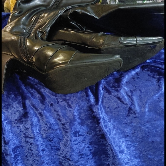 Boots - Picture 2 of 3